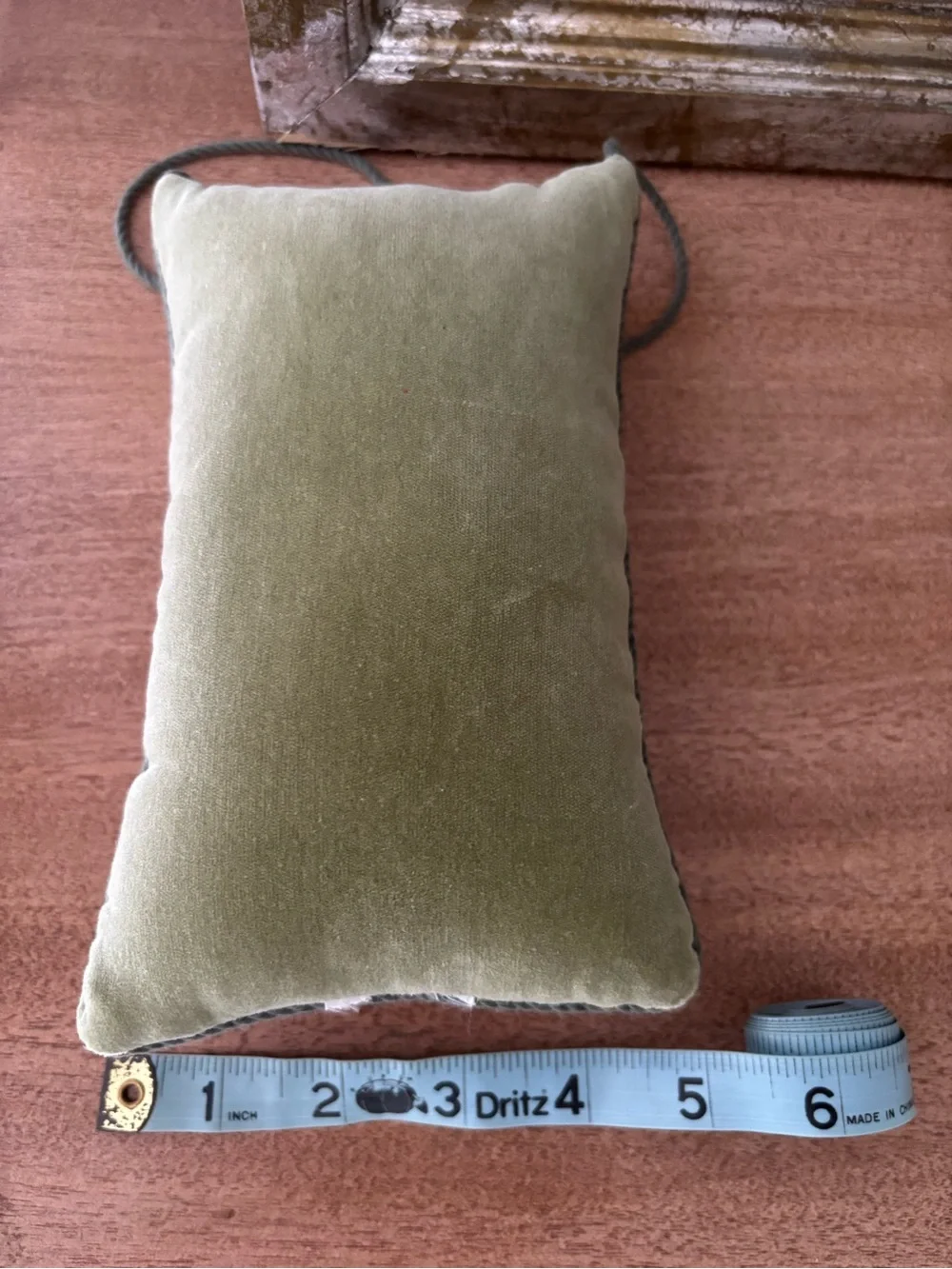 Cottagecore Pineapple Needlepoint Hanging Pillow - Cream & Green